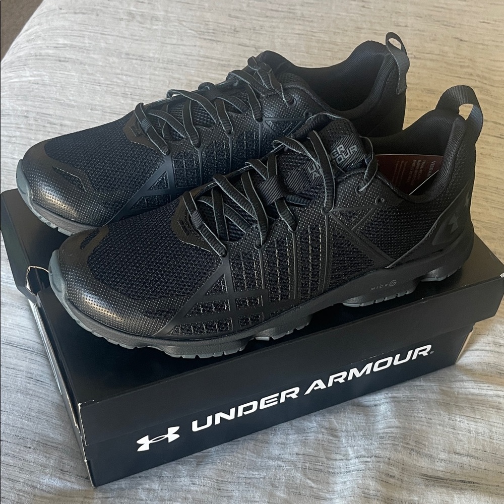 Under Armour Men's Strikefast Black Athletic Sneakers